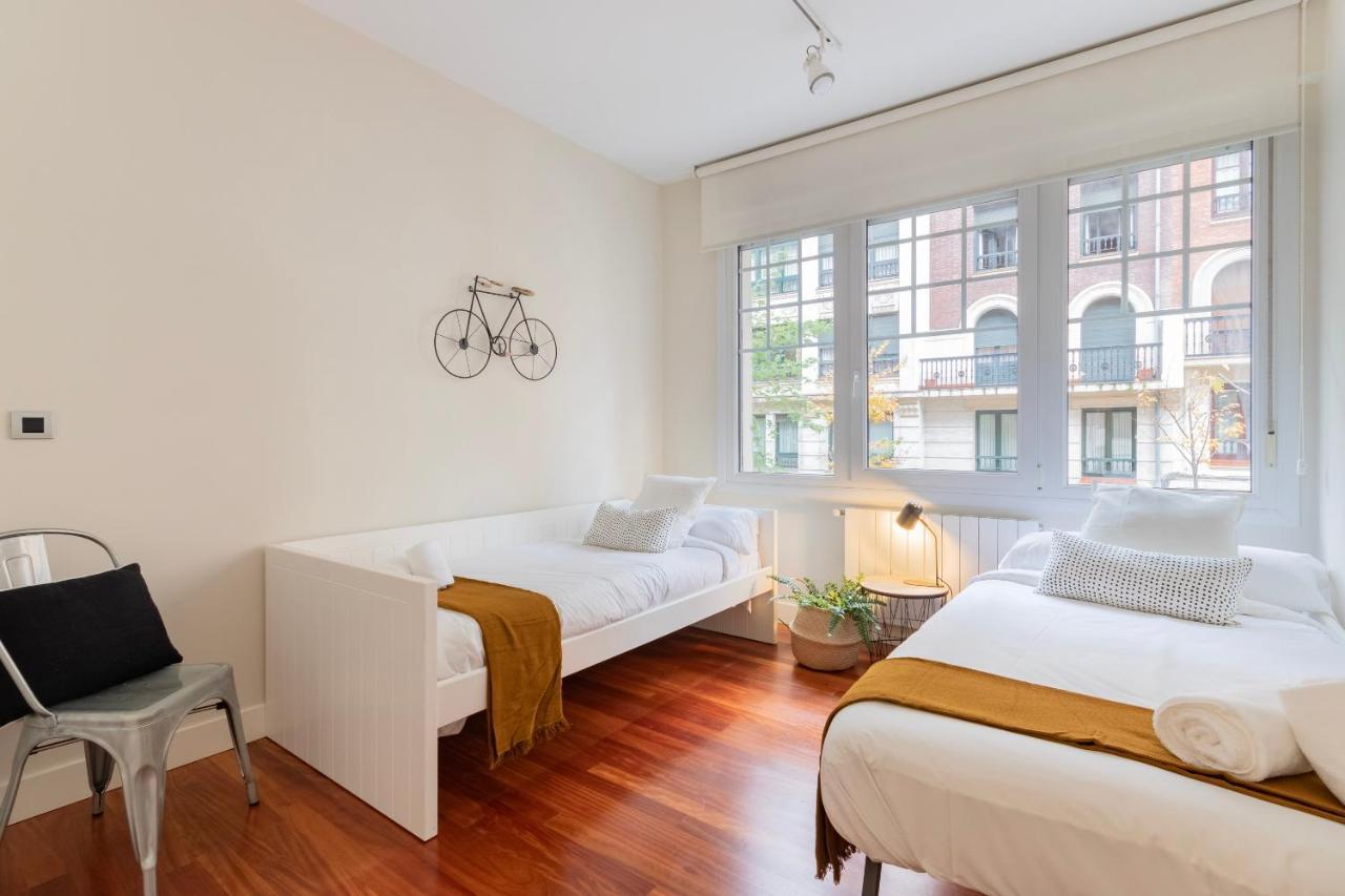 Gran Apartamento Con Estilo En El Centro De Билбао Екстериор снимка